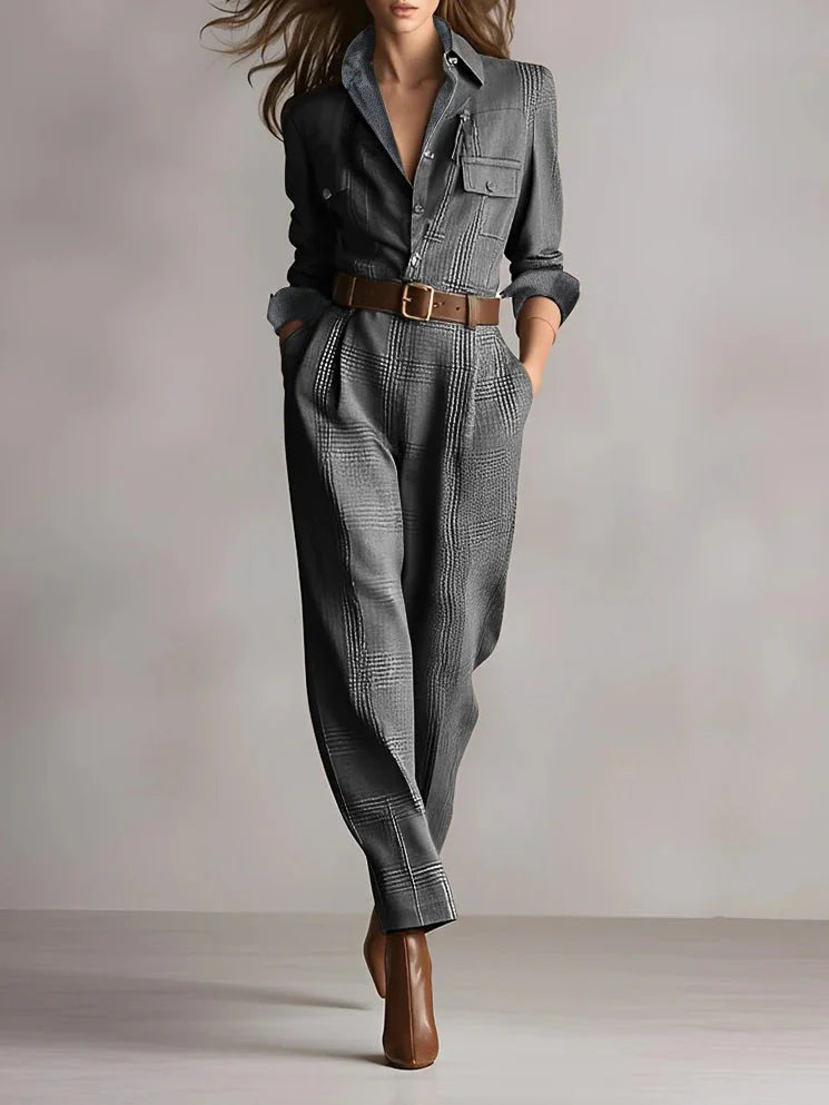Mono elegante de cuadros